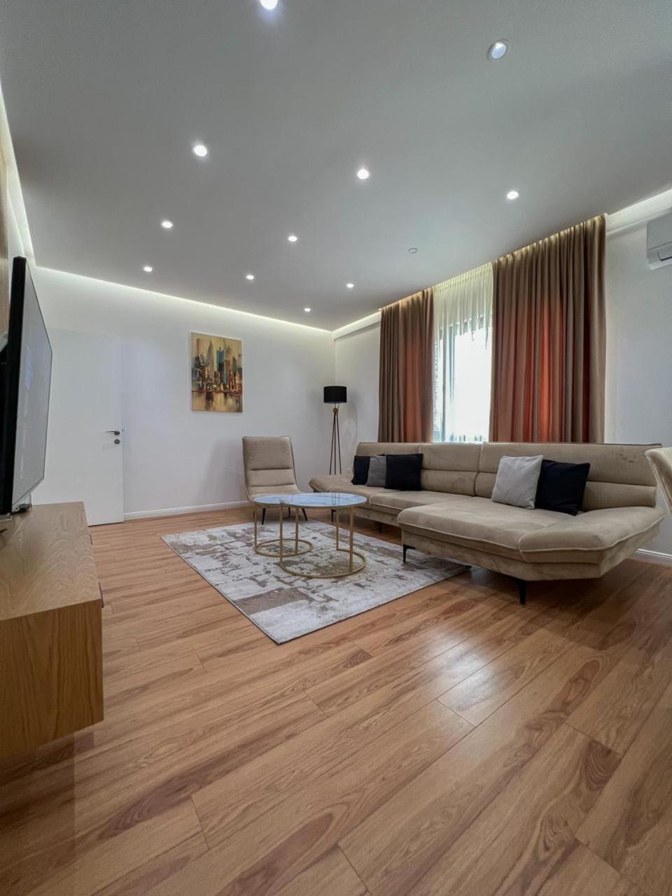 Lux Apartment At Arlis Tirana Eksteriør billede
