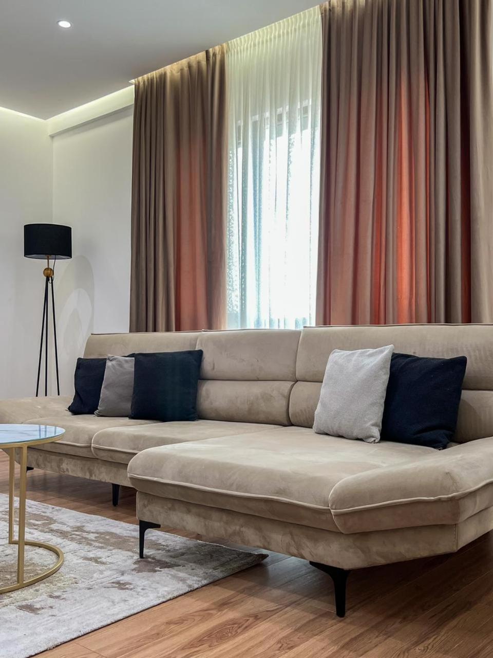 Lux Apartment At Arlis Tirana Eksteriør billede