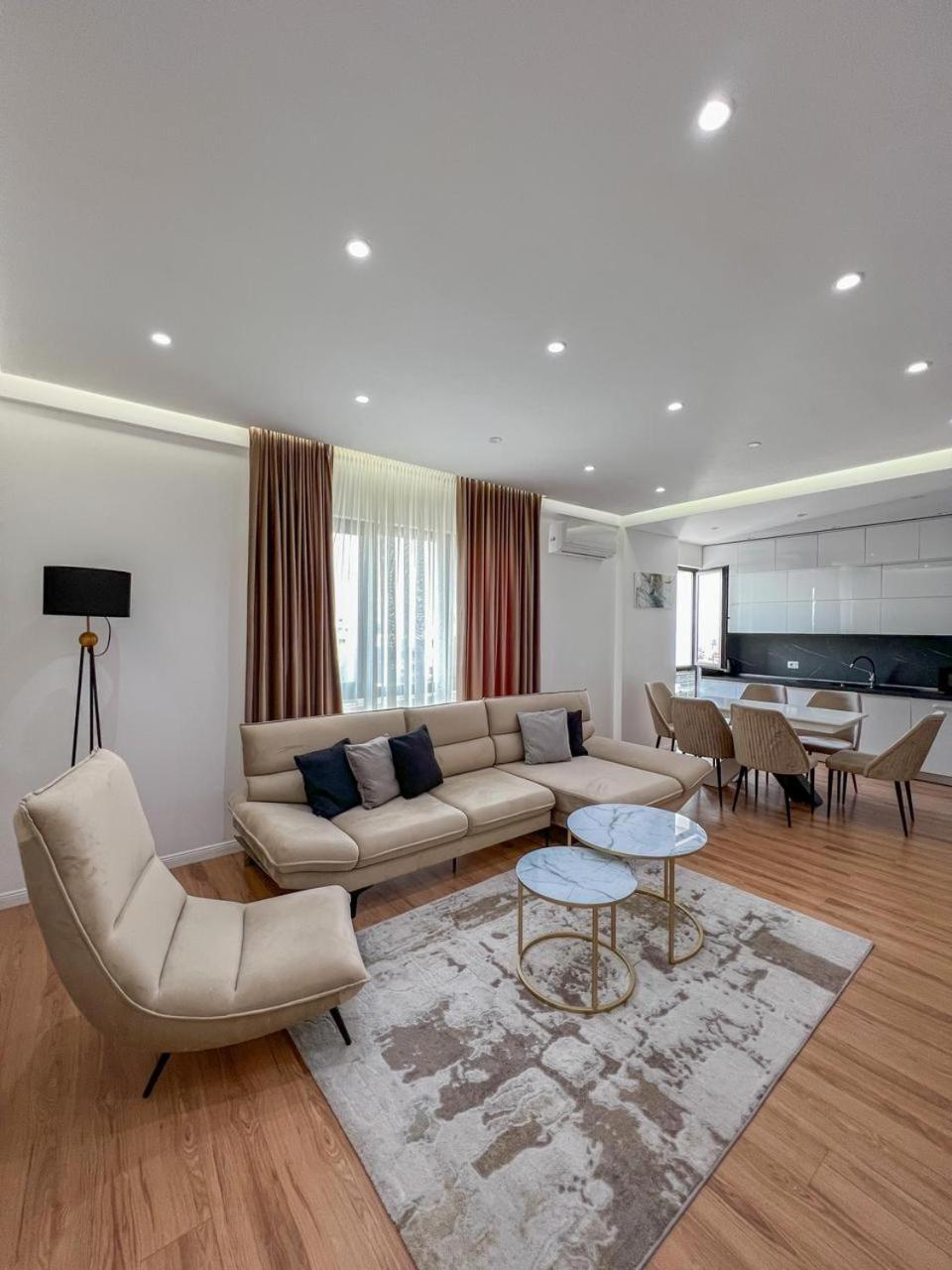 Lux Apartment At Arlis Tirana Eksteriør billede