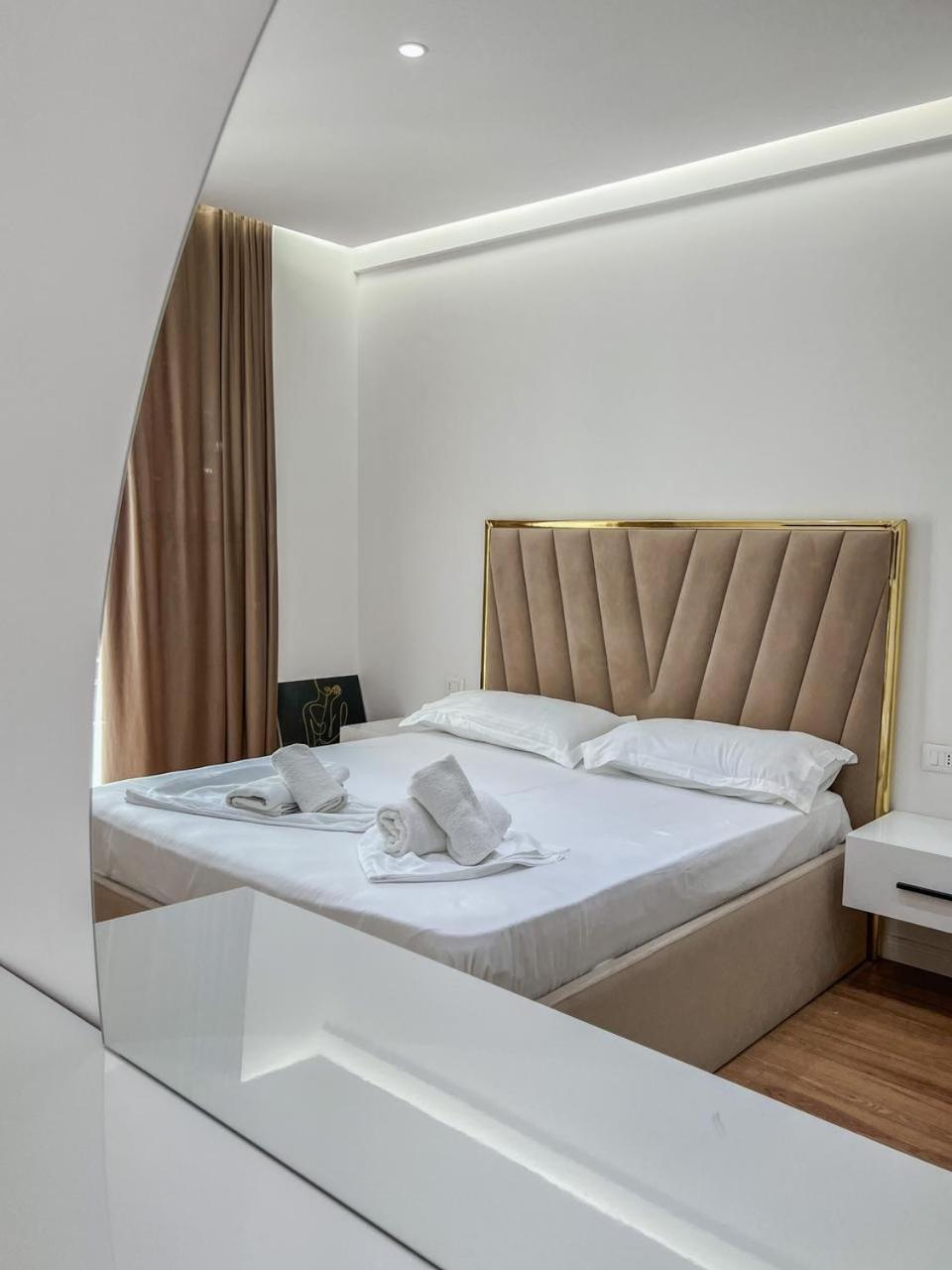 Lux Apartment At Arlis Tirana Eksteriør billede