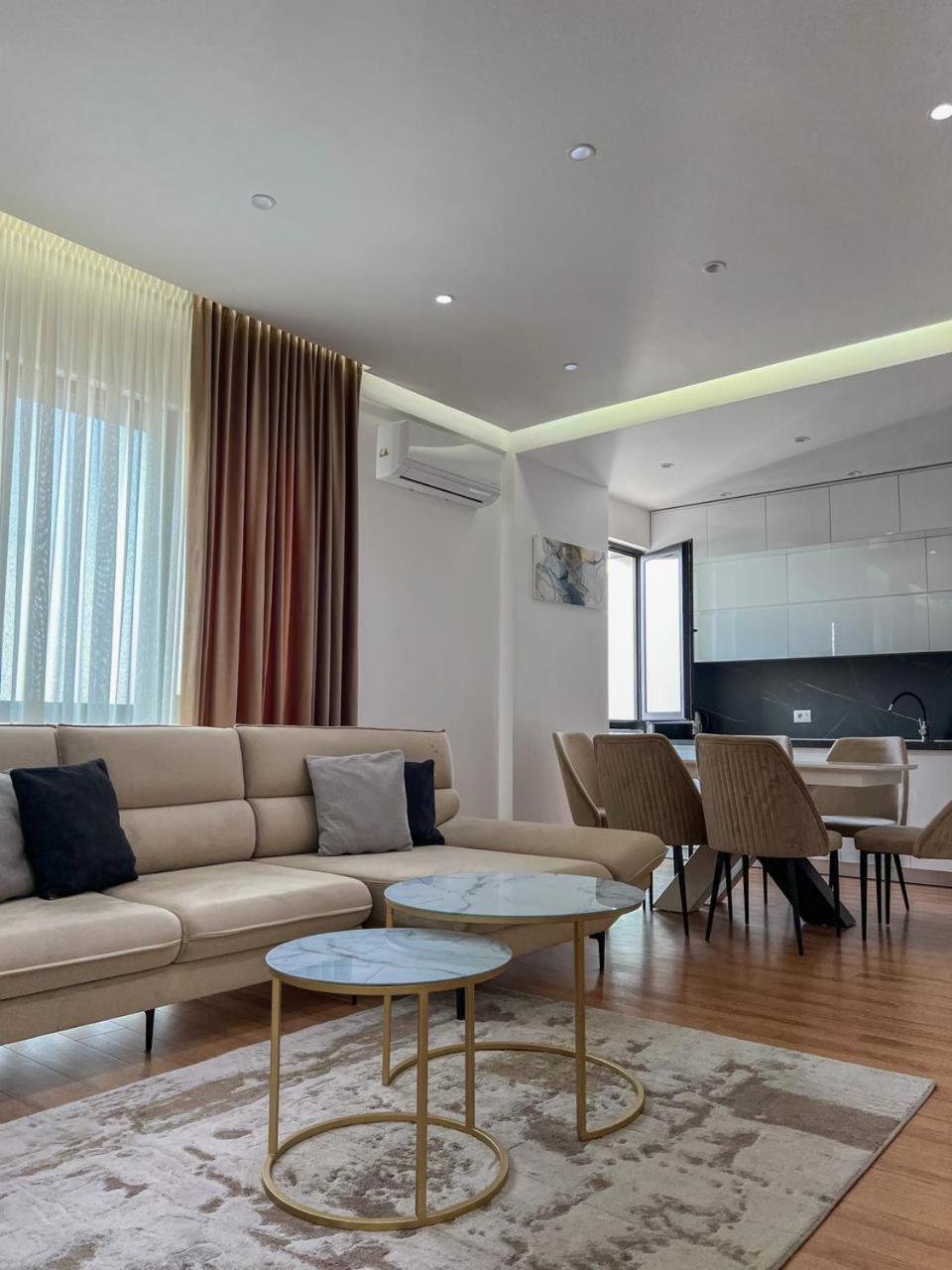 Lux Apartment At Arlis Tirana Eksteriør billede