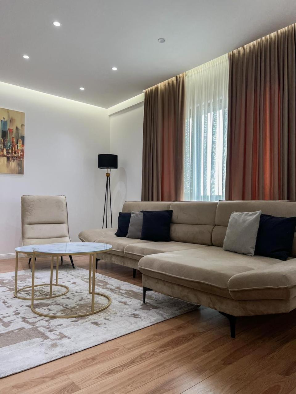 Lux Apartment At Arlis Tirana Eksteriør billede