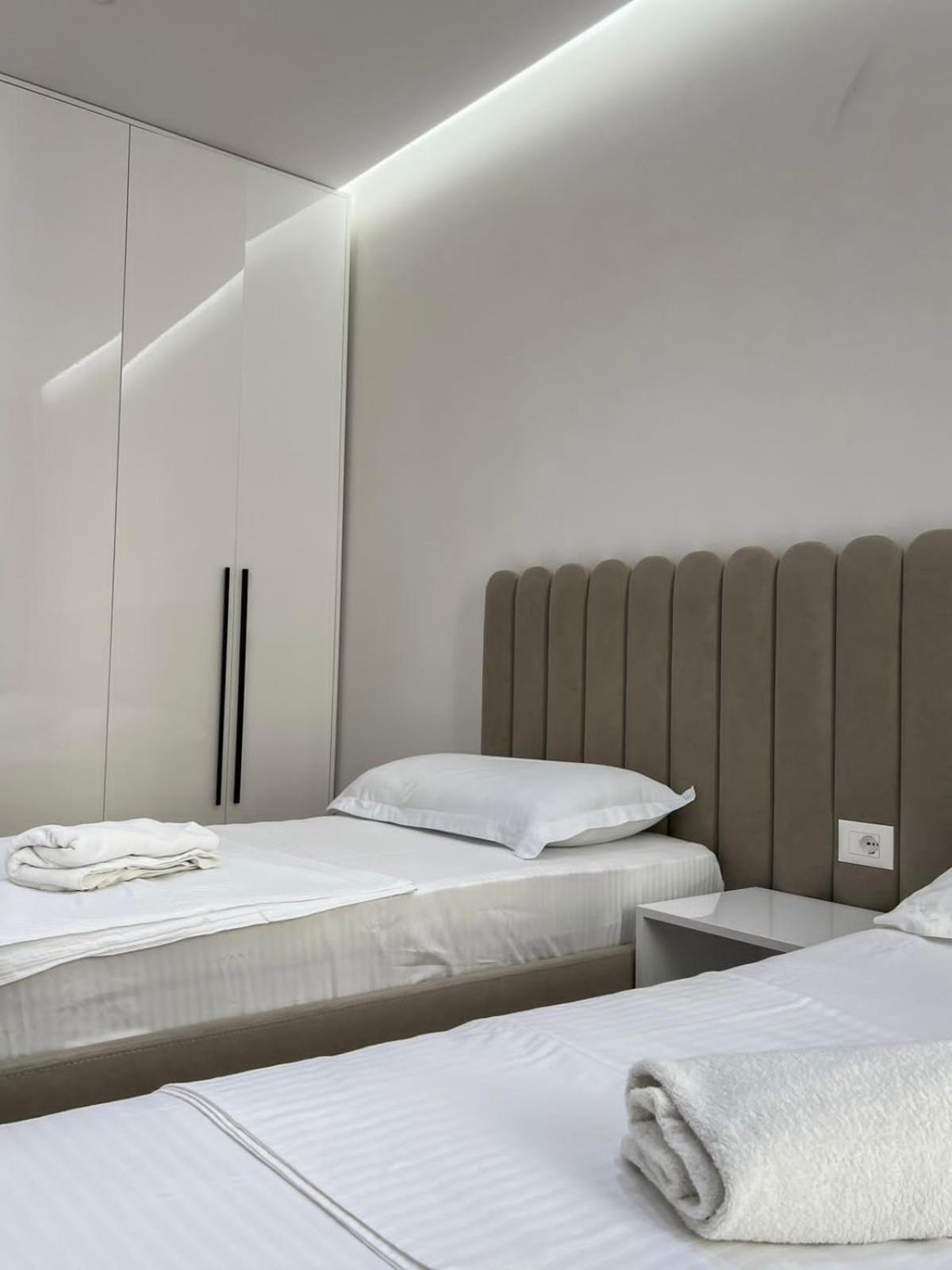 Lux Apartment At Arlis Tirana Eksteriør billede