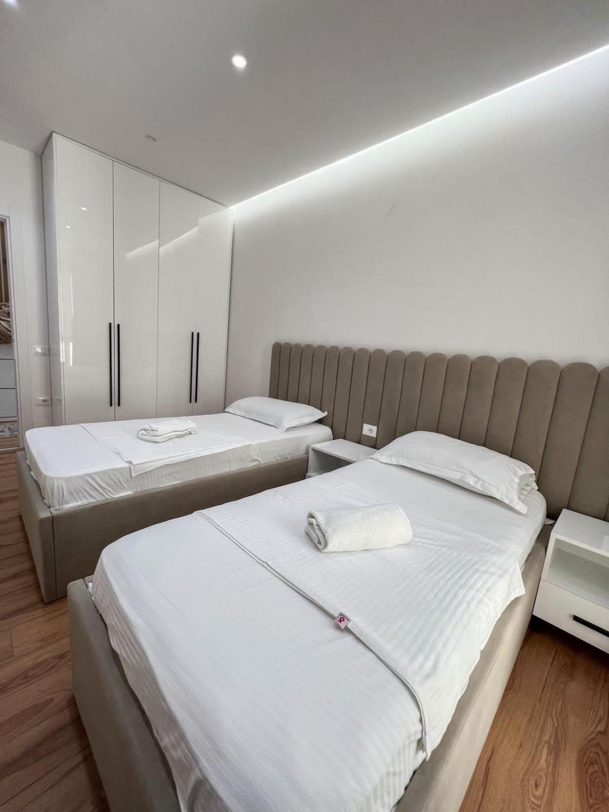 Lux Apartment At Arlis Tirana Eksteriør billede