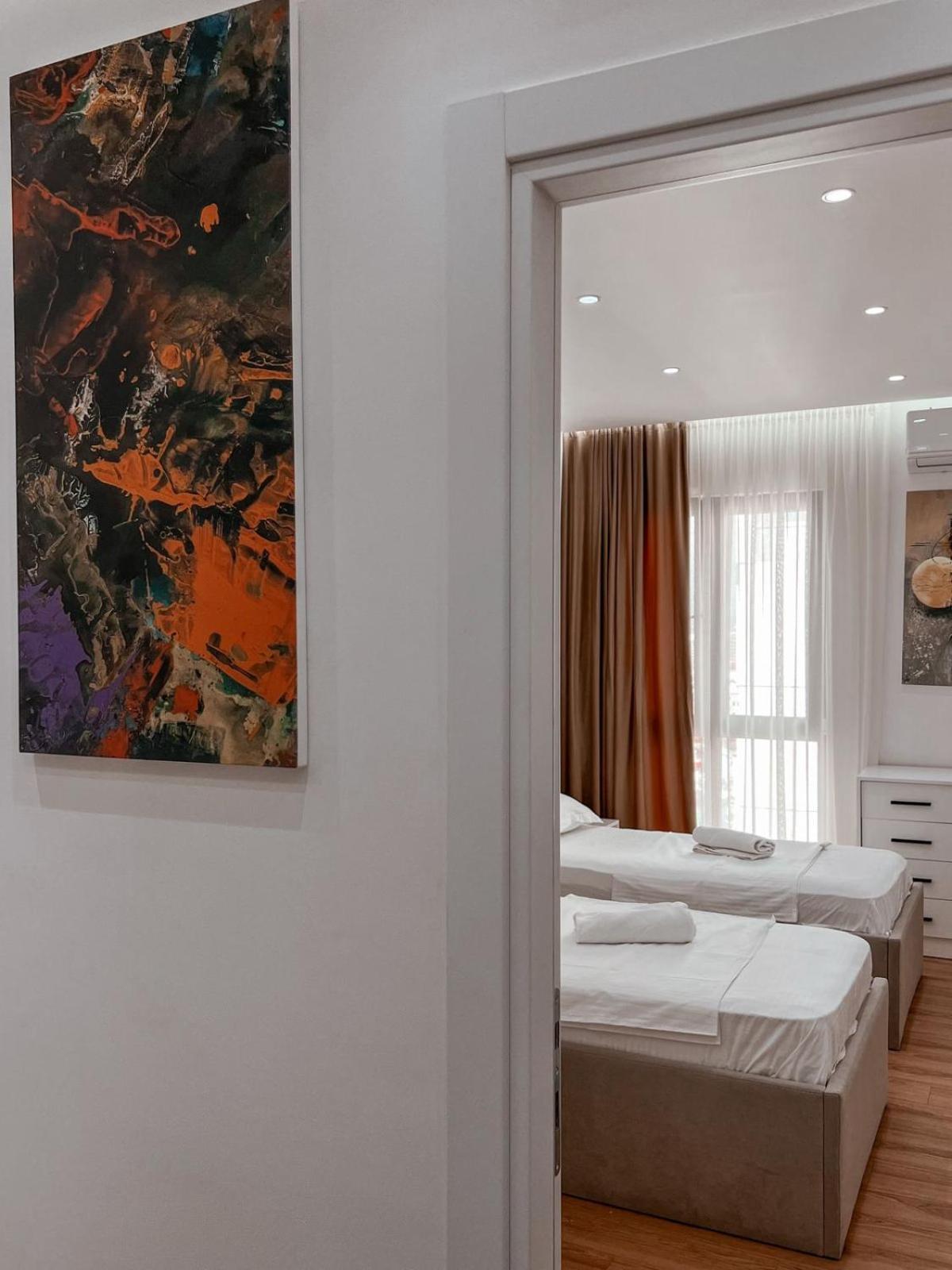 Lux Apartment At Arlis Tirana Eksteriør billede