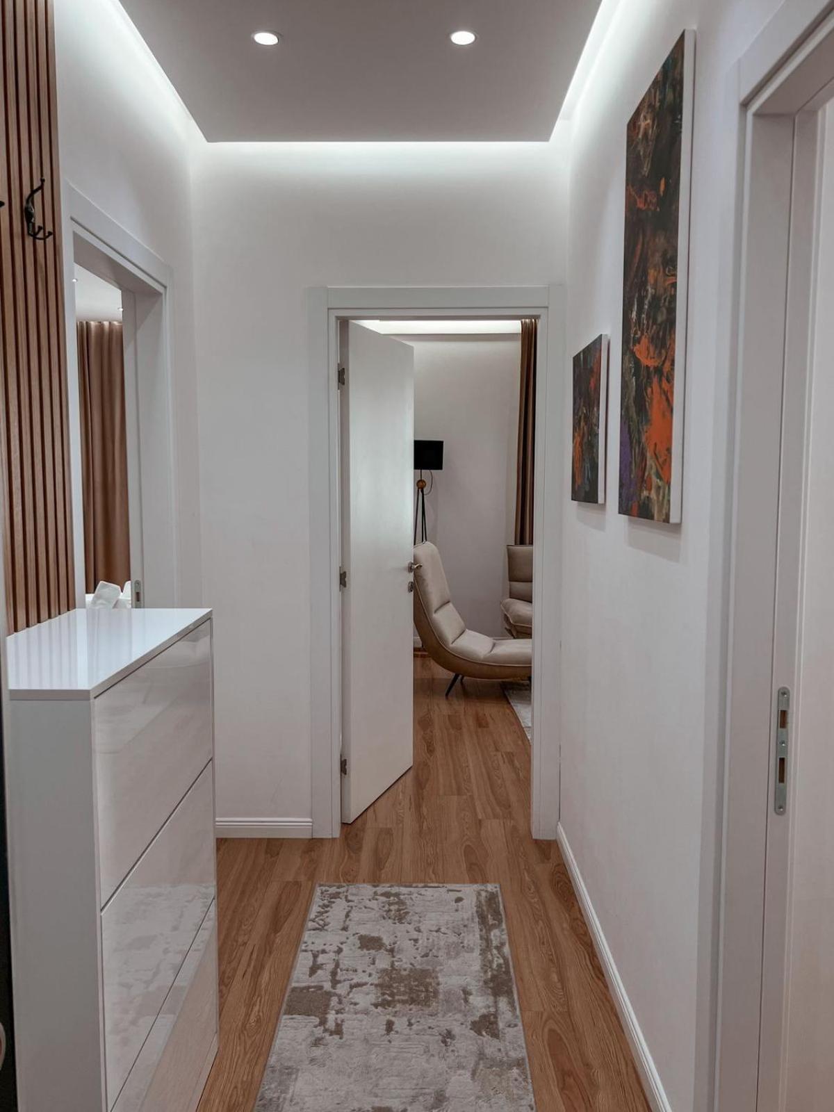 Lux Apartment At Arlis Tirana Eksteriør billede